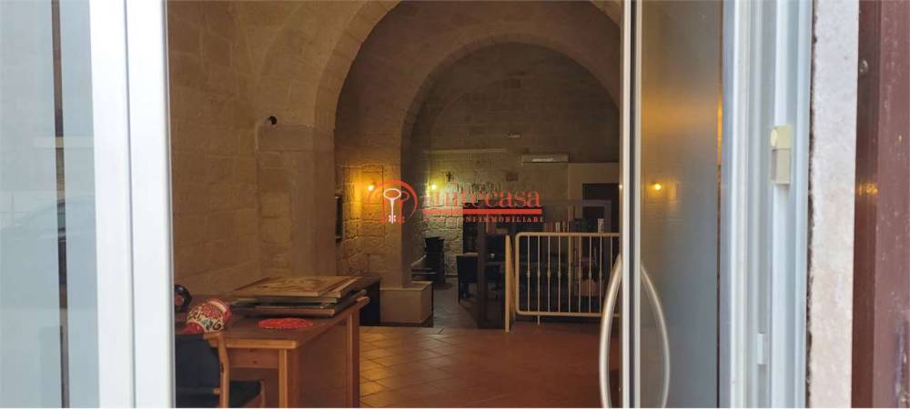 negozio in affitto a Trani in zona Borgo Ottocentesco