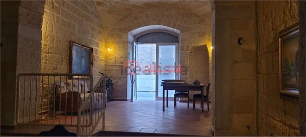 locale commerciale in affitto a Trani in zona Borgo Ottocentesco