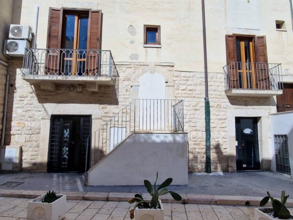 negozio in affitto a Trani in zona Borgo Medievale