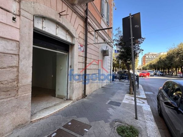 negozio in affitto a Trani in zona Borgo Ottocentesco