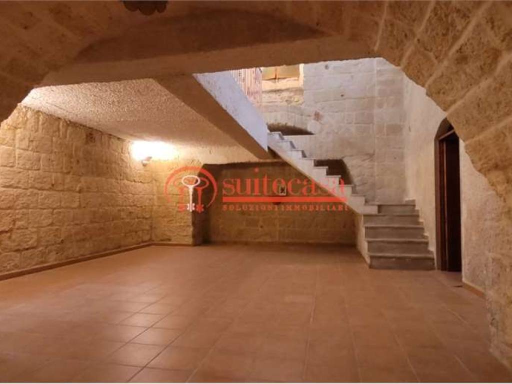 negozio in affitto a Trani in zona Borgo Medievale