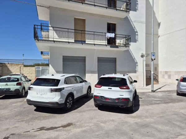 negozio in affitto a Trani