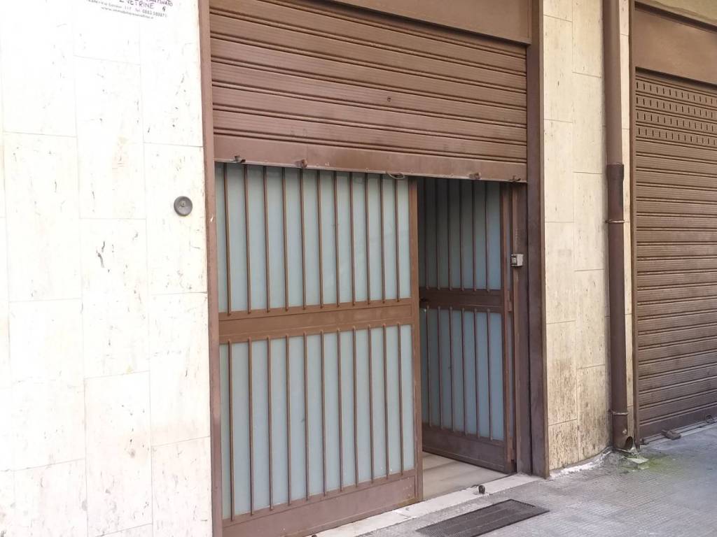 negozio in affitto a Trani