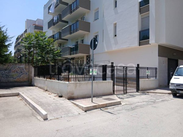 negozio in affitto a Trani