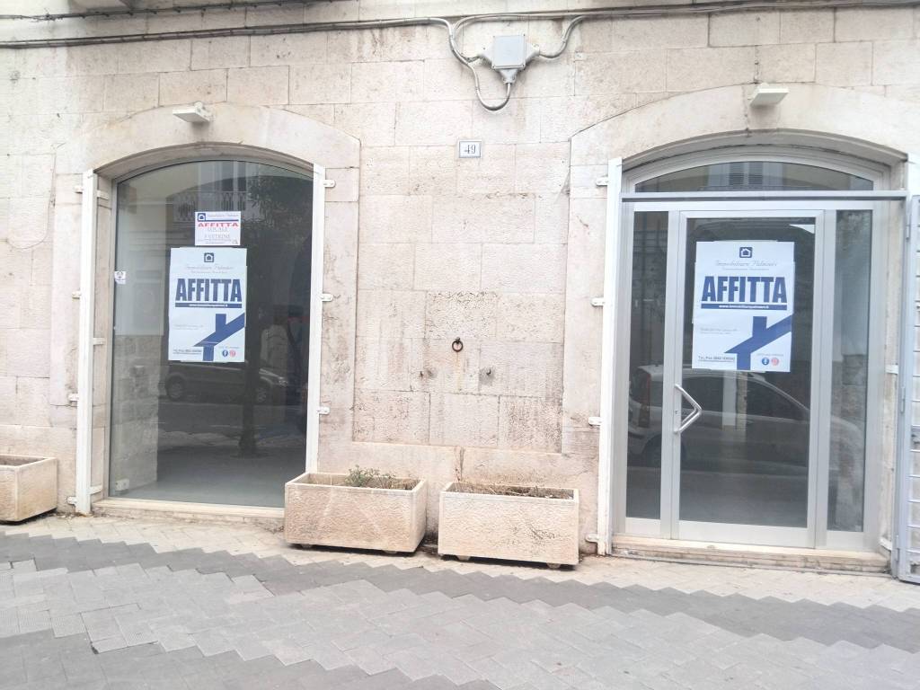 negozio in affitto a Trani