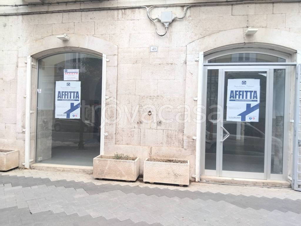 negozio in affitto a Trani in zona Borgo Medievale