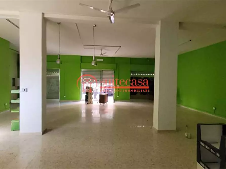 negozio in affitto a Trani