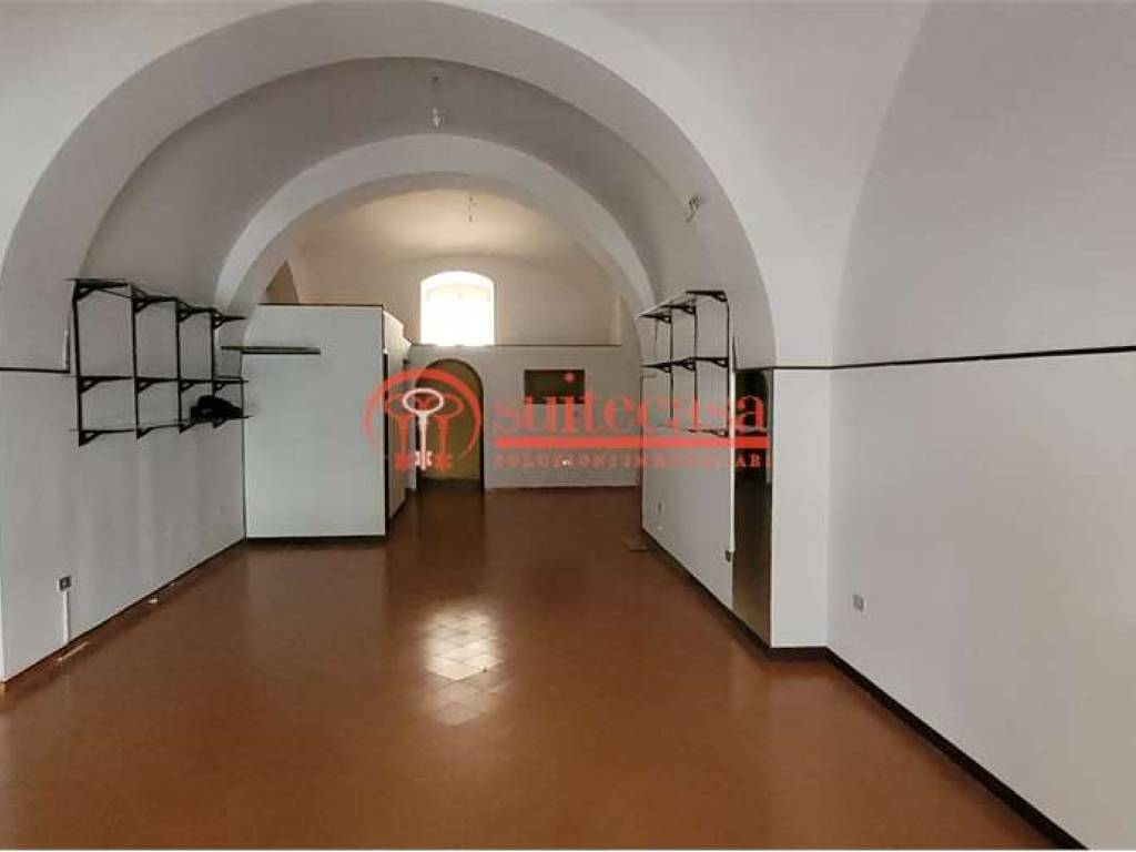 negozio in affitto a Trani