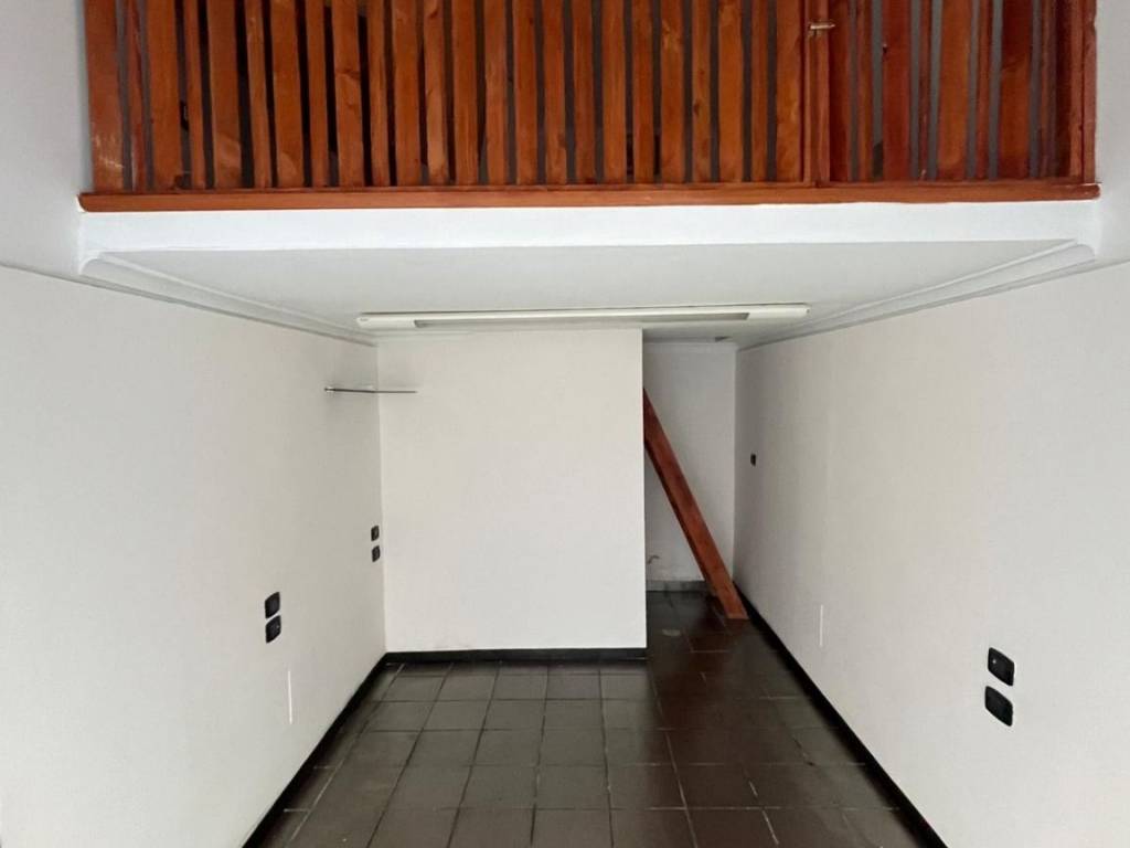 negozio in affitto a Trani