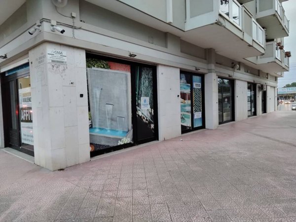 negozio in affitto a Trani