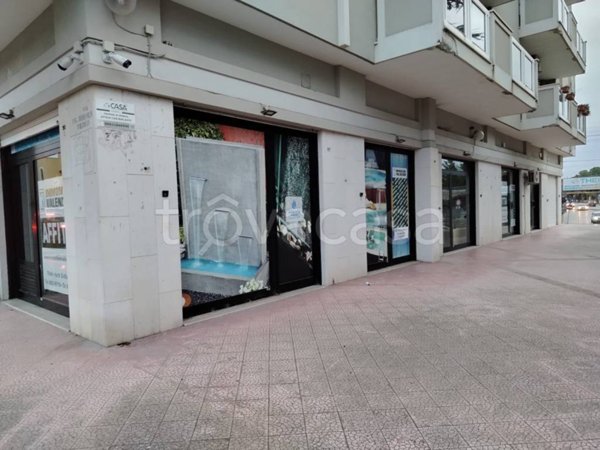 negozio in affitto a Trani