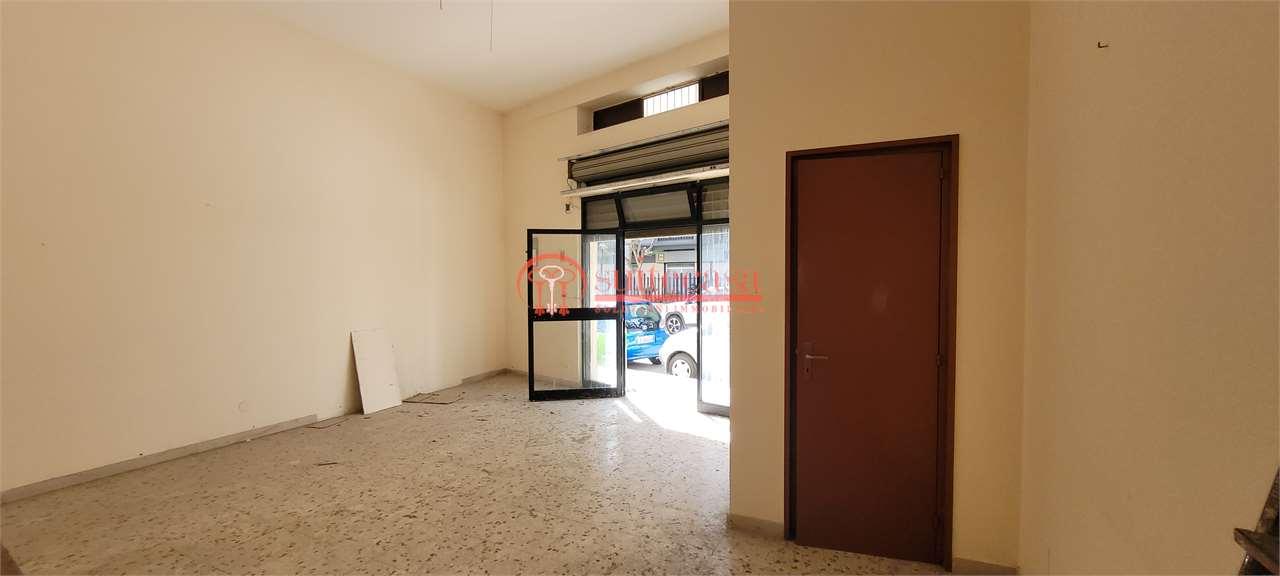 negozio in affitto a Trani