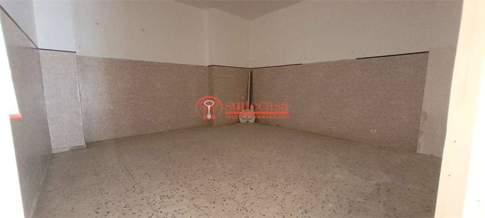 negozio in affitto a Trani