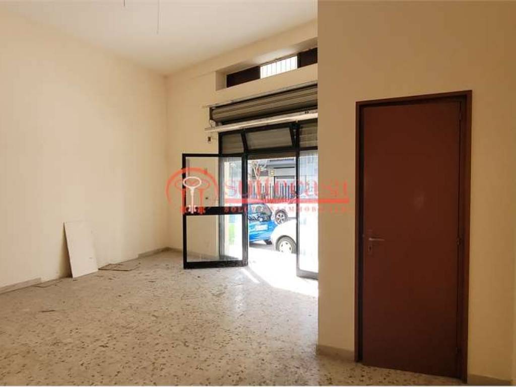 negozio in affitto a Trani
