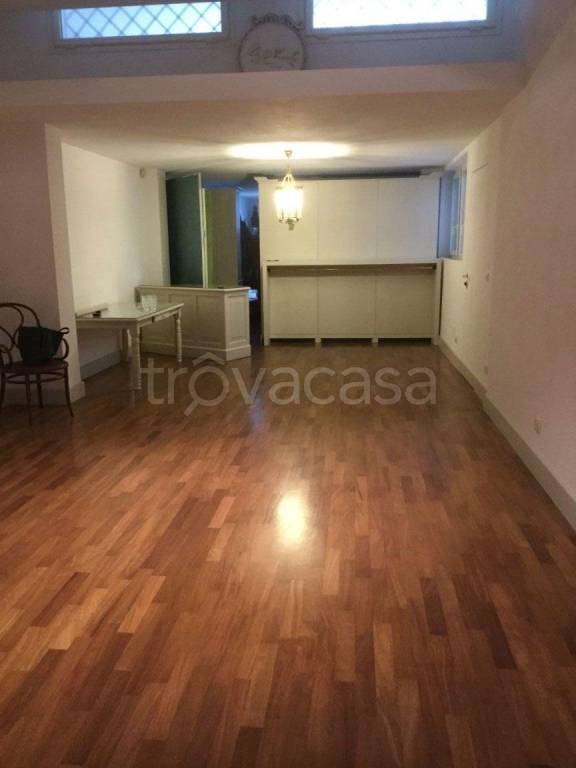 negozio in affitto a Trani in zona Borgo Medievale