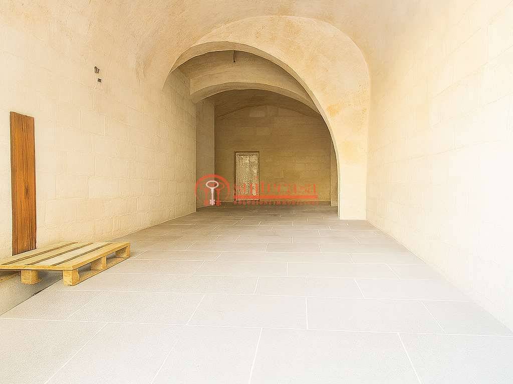 negozio in affitto a Trani in zona Borgo Medievale