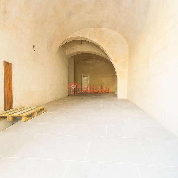 locale commerciale in affitto a Trani in zona Borgo Medievale