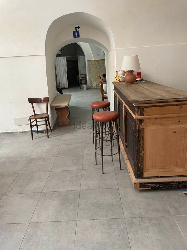 locale commerciale in affitto a Trani
