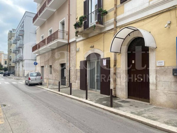 negozio in affitto a Trani in zona Borgo Ottocentesco