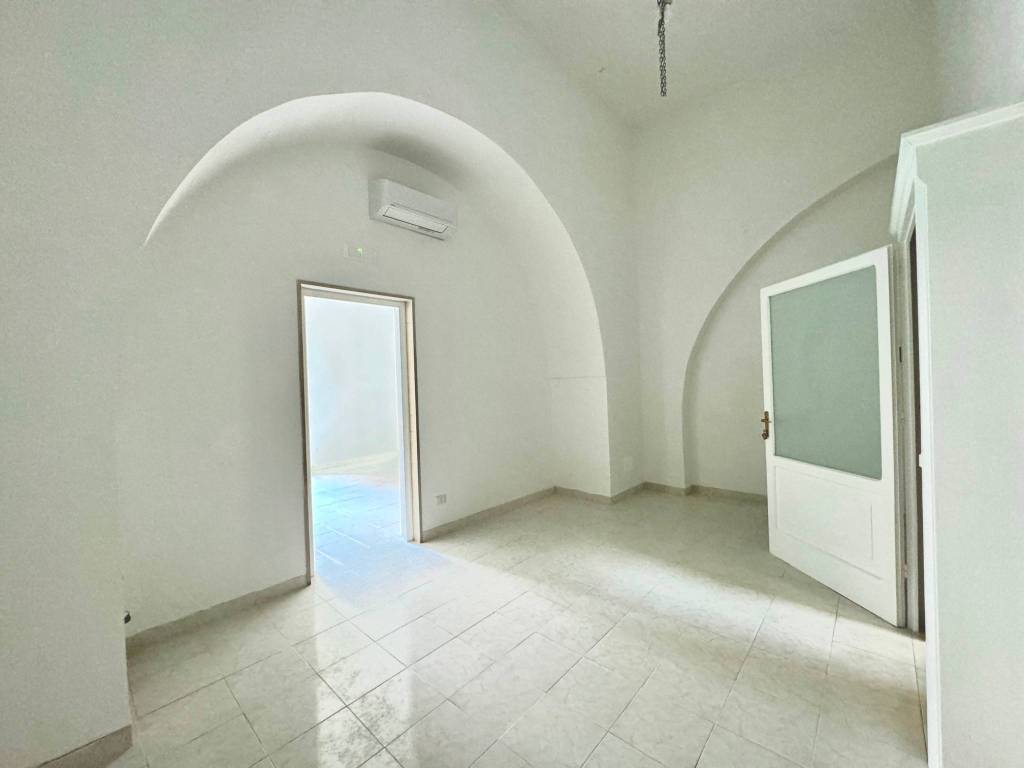 ufficio in affitto a Trani in zona Borgo Ottocentesco