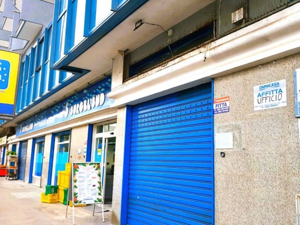 negozio in affitto a Trani