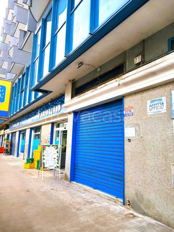 negozio in affitto a Trani