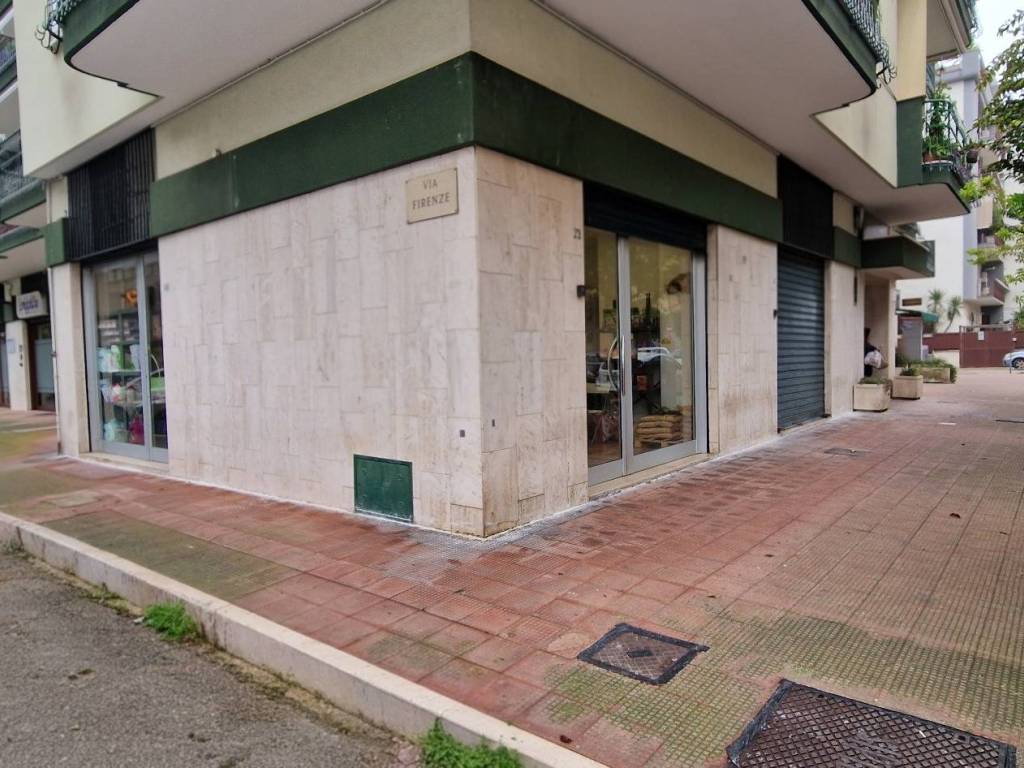 negozio in affitto a Trani