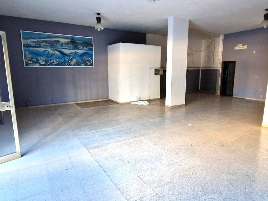 negozio in affitto a Trani