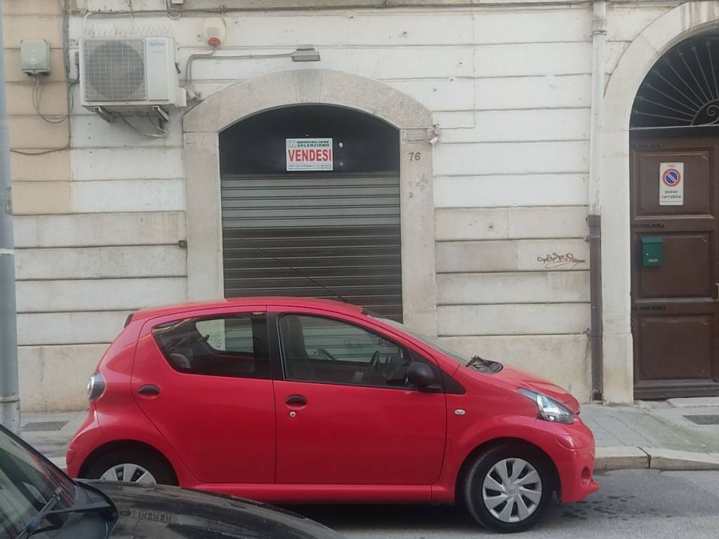 negozio in affitto a Trani in zona Borgo Ottocentesco