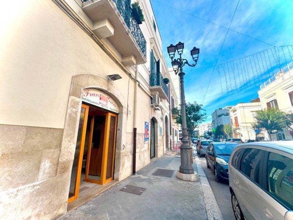 negozio in affitto a Trani in zona Borgo Ottocentesco