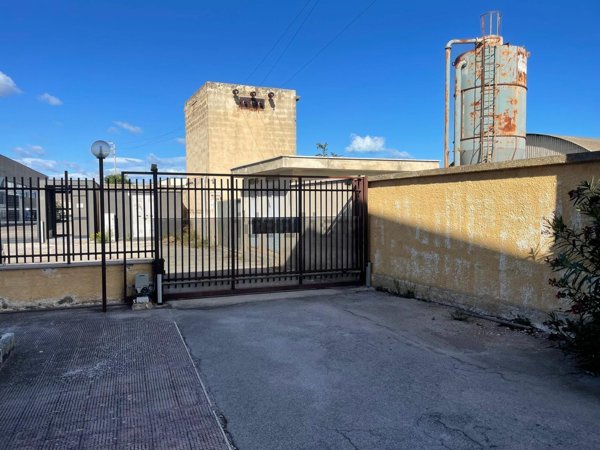 capannone in affitto a Trani