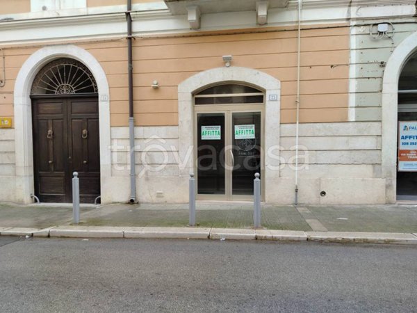 negozio in affitto a Trani in zona Borgo Medievale