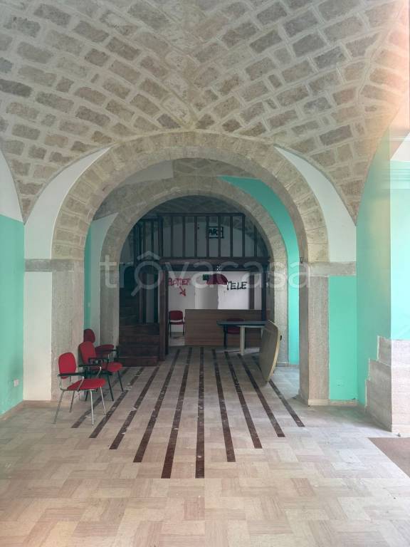 negozio in affitto a Trani in zona Borgo Ottocentesco
