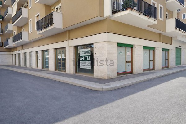 locale commerciale in affitto a Trani