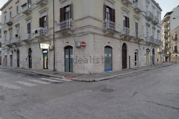 locale commerciale in affitto a Trani