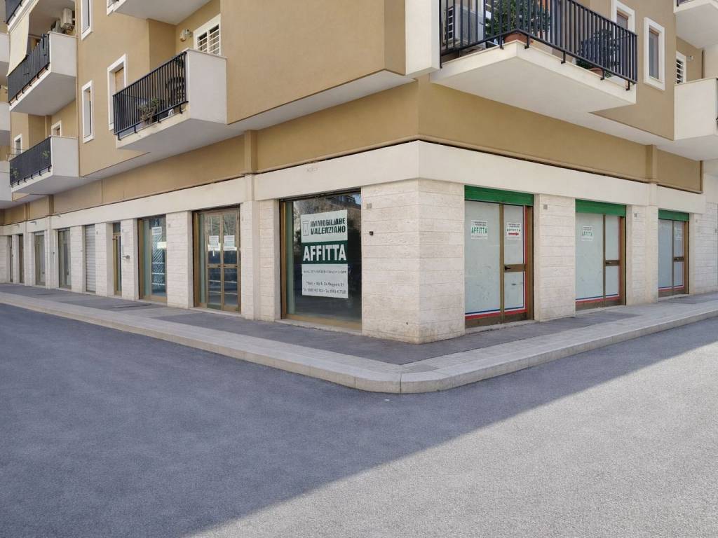 negozio in affitto a Trani