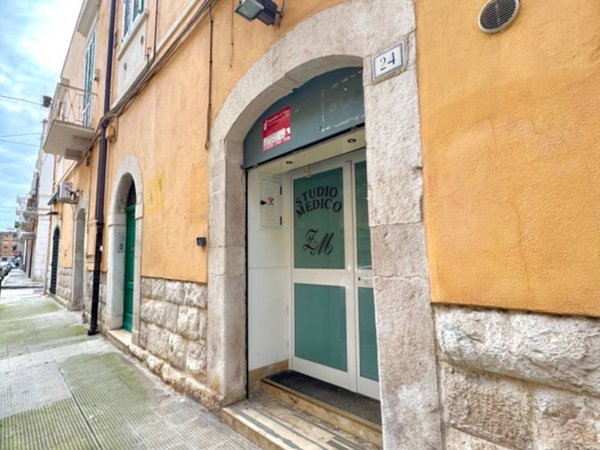 ufficio in affitto a Trani in zona Borgo Ottocentesco