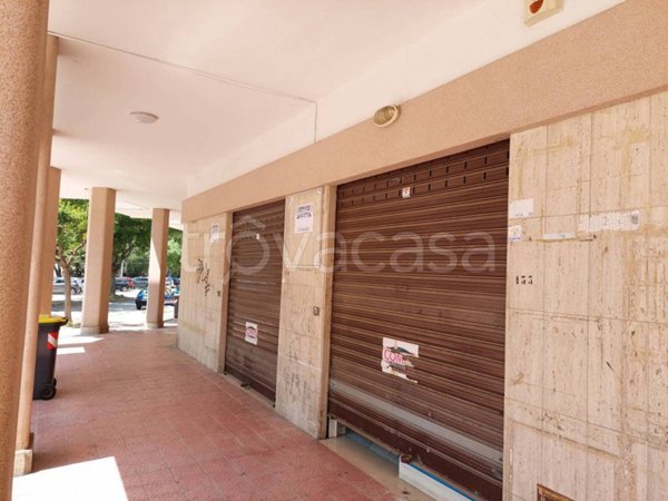 negozio in affitto a Trani