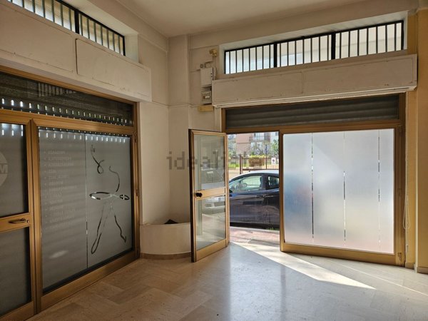 locale commerciale in affitto a Trani
