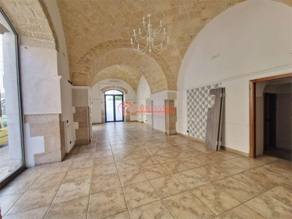 negozio in affitto a Trani in zona Borgo Ottocentesco