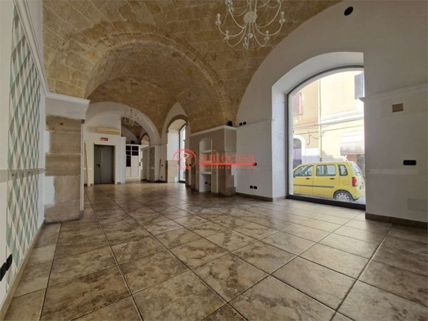 locale commerciale in affitto a Trani in zona Borgo Ottocentesco