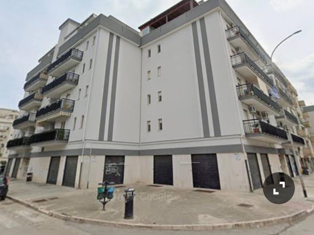 negozio in affitto a Trani