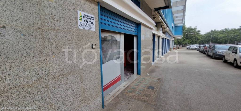 negozio in affitto a Trani