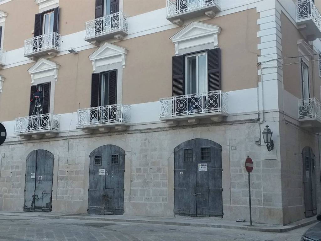 negozio in affitto a Trani in zona Borgo Medievale