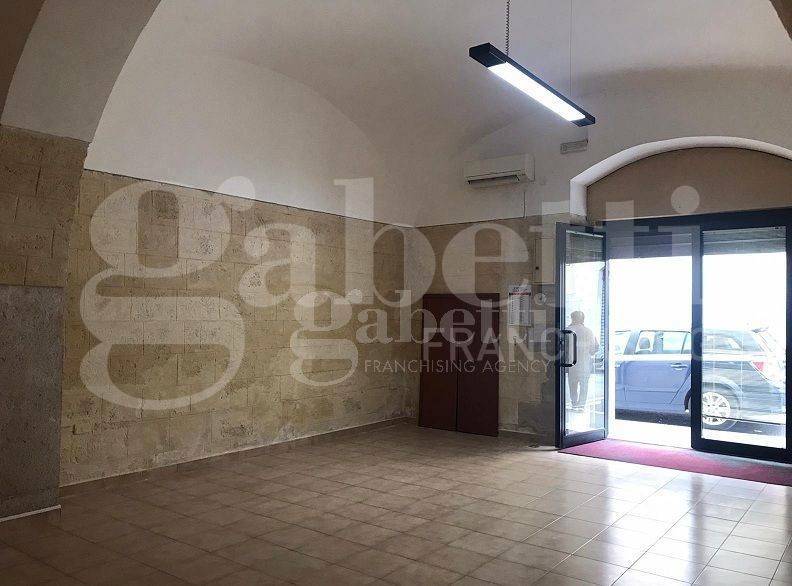 ufficio in affitto a Trani in zona Borgo Ottocentesco