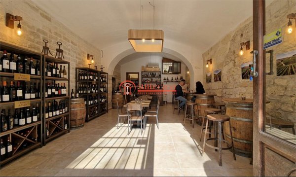negozio in affitto a Trani in zona Borgo Medievale