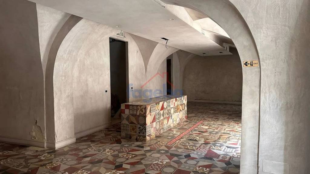 negozio in affitto a Trani in zona Borgo Medievale