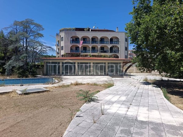 negozio in affitto a Trani in zona Borgo Ottocentesco