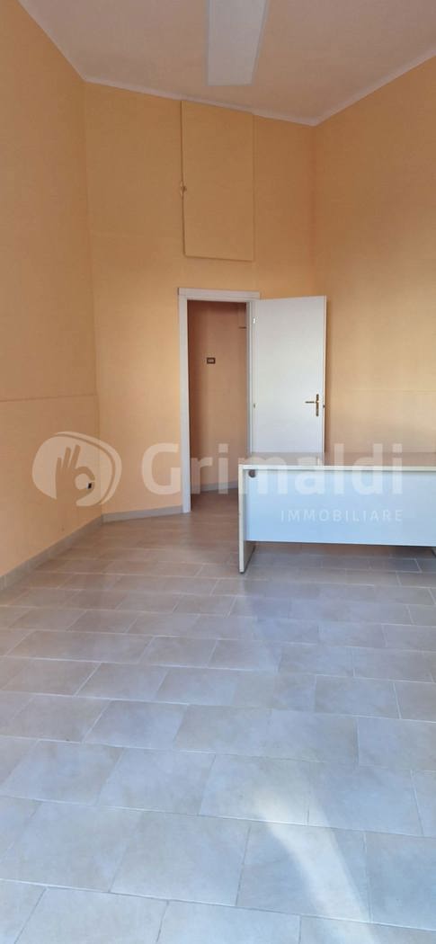 negozio in affitto a Trani in zona Borgo Ottocentesco