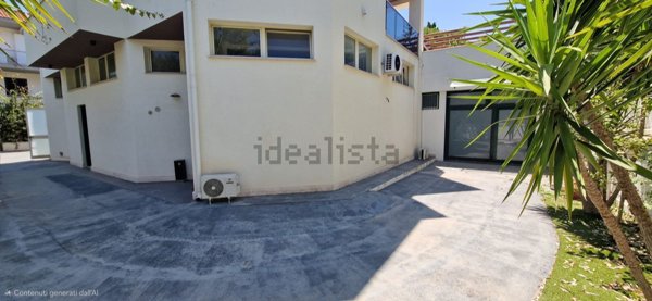 locale commerciale in affitto a Trani in zona Borgo Ottocentesco